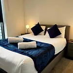 Premium Deals L Last-Minute Stay L 4 Min Walk To Birmingham Central Library L 18Th Floor 2 Bed 2 Bath City Centre Penthouse With Gym & Netflix By Jvt Short Lets