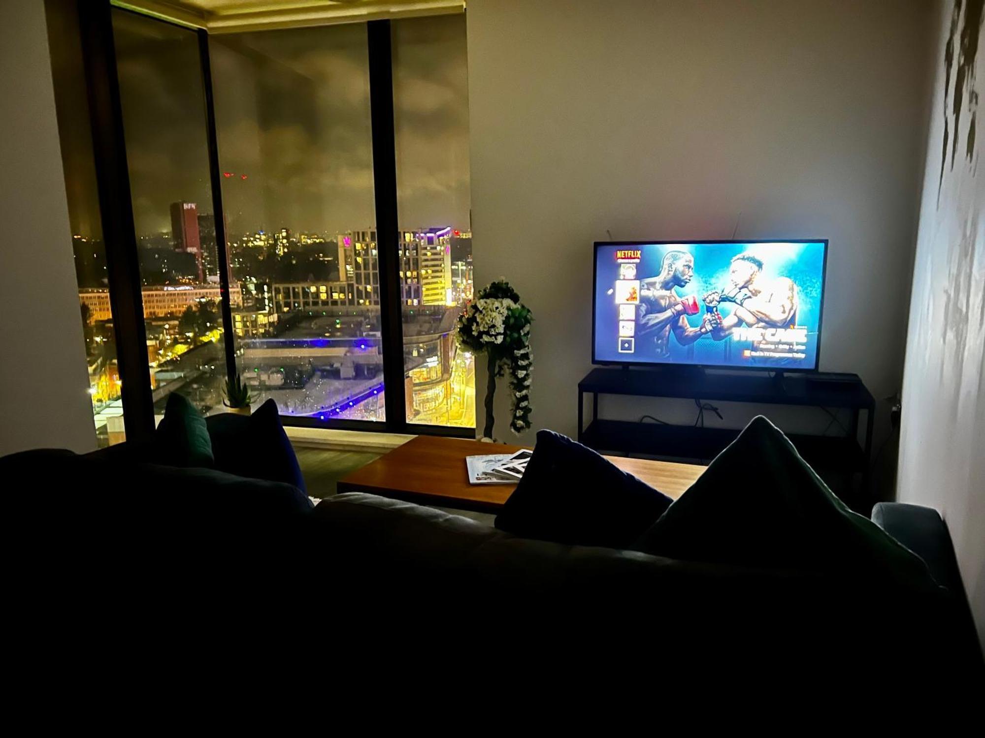 Apartment 18th Floor 2 Bed 2 Bath Centre Penthouse With Gym & Netflix By Jvt Short Lets
