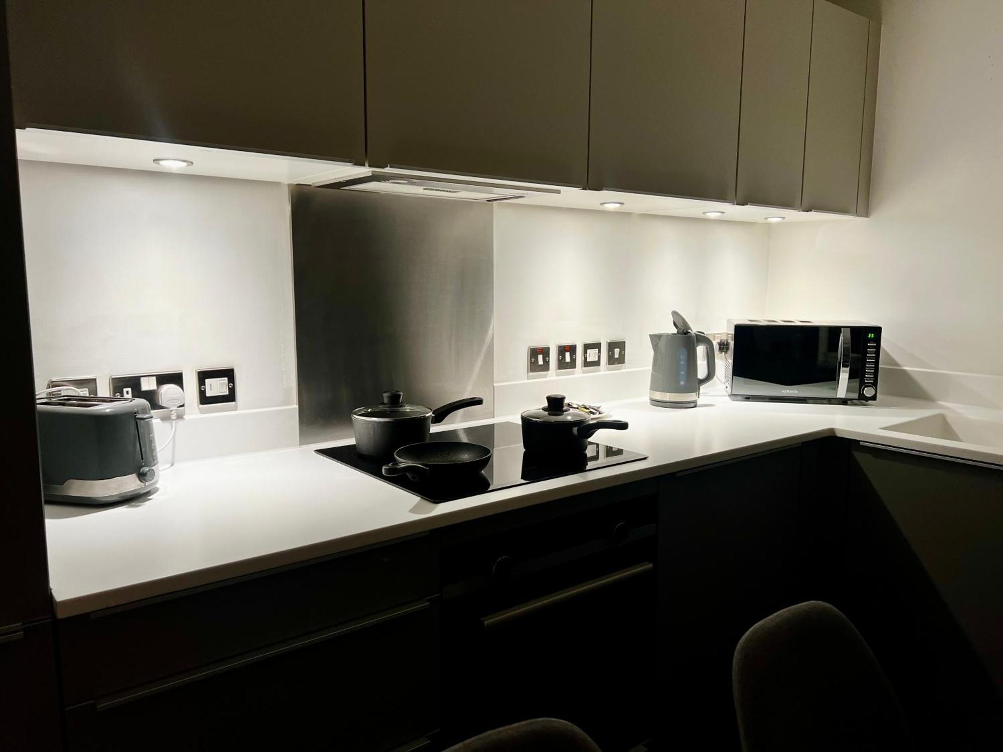 Apartment 18th Floor 2 Bed 2 Bath Centre Penthouse With Gym & Netflix By Jvt Short Lets *