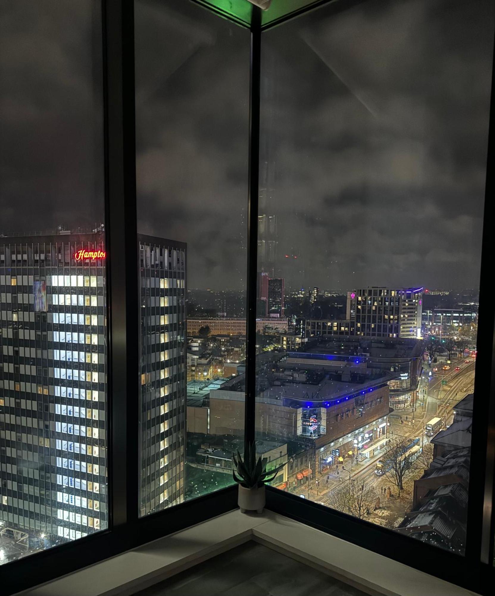 Apartment 18th Floor 2 Bed 2 Bath Centre Penthouse With Gym & Netflix By Jvt Short Lets