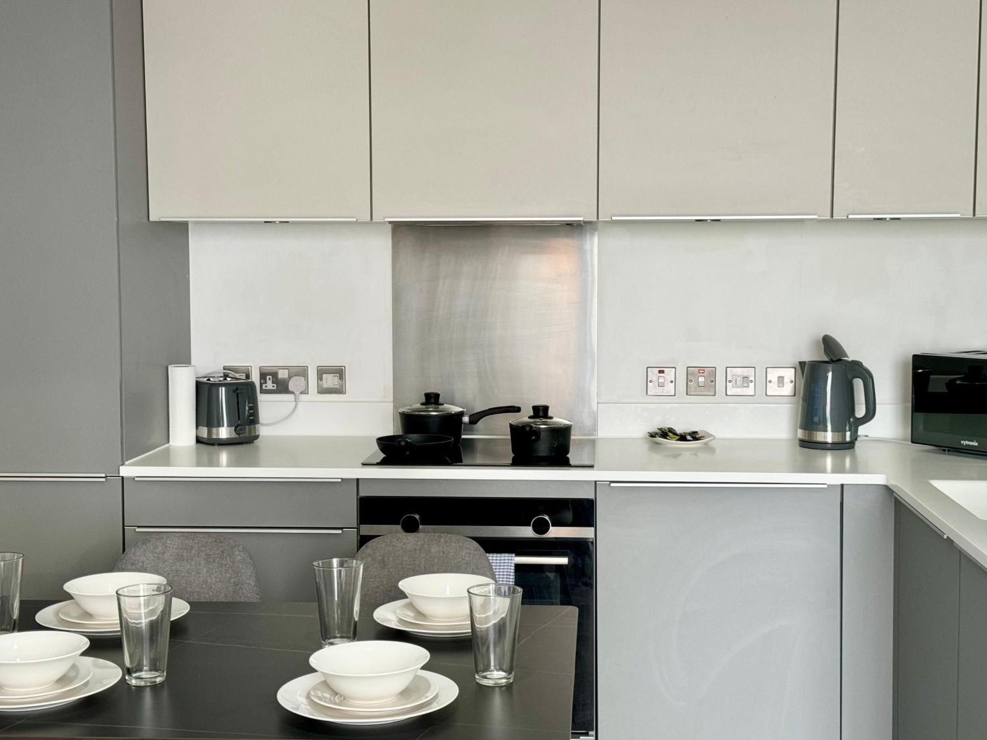 18th Floor 2 Bed 2 Bath Centre Penthouse With Gym & Netflix By Jvt Short Lets Birmingham