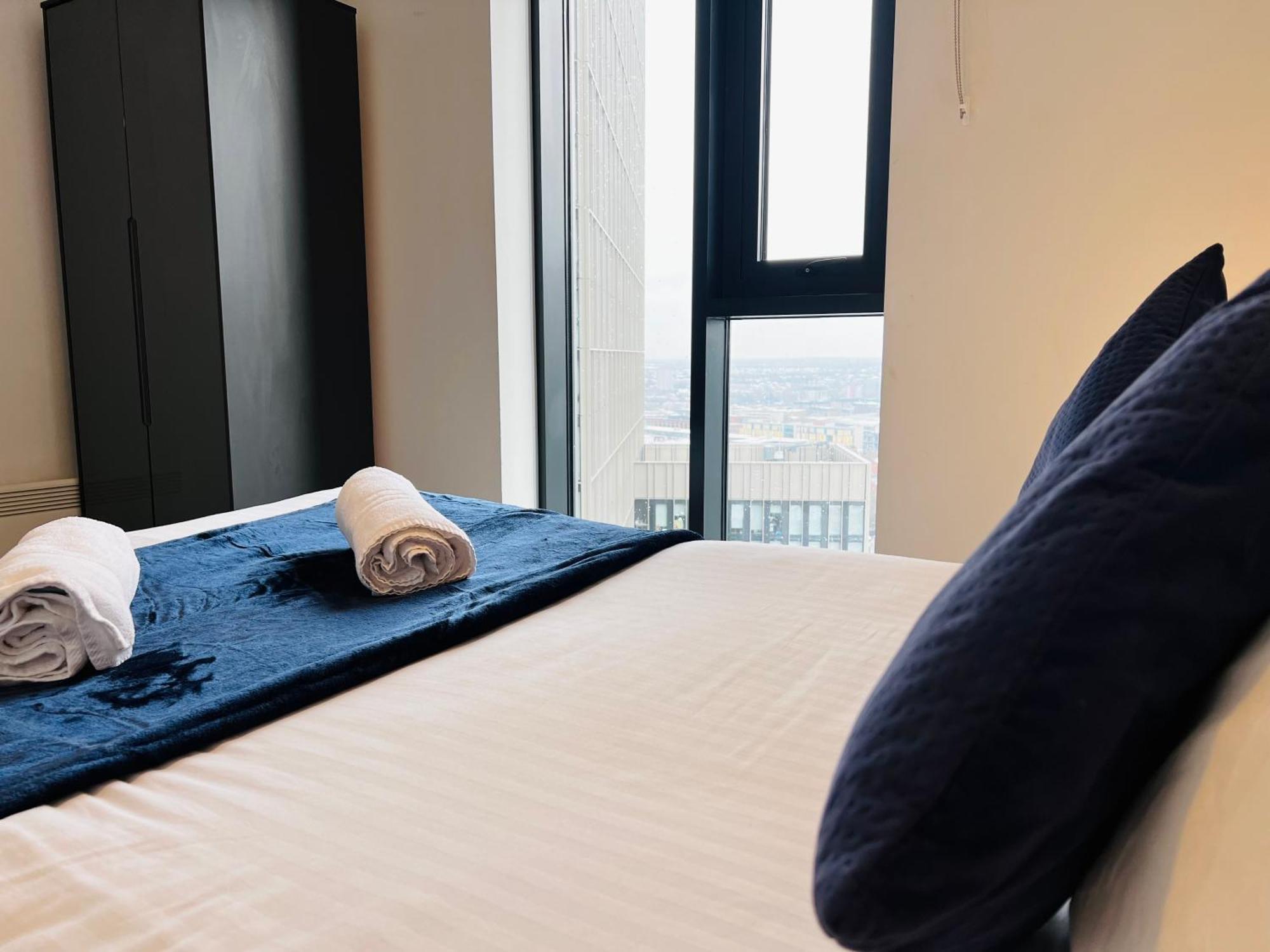 18th Floor 2 Bed 2 Bath Centre Penthouse With Gym & Netflix By Jvt Short Lets