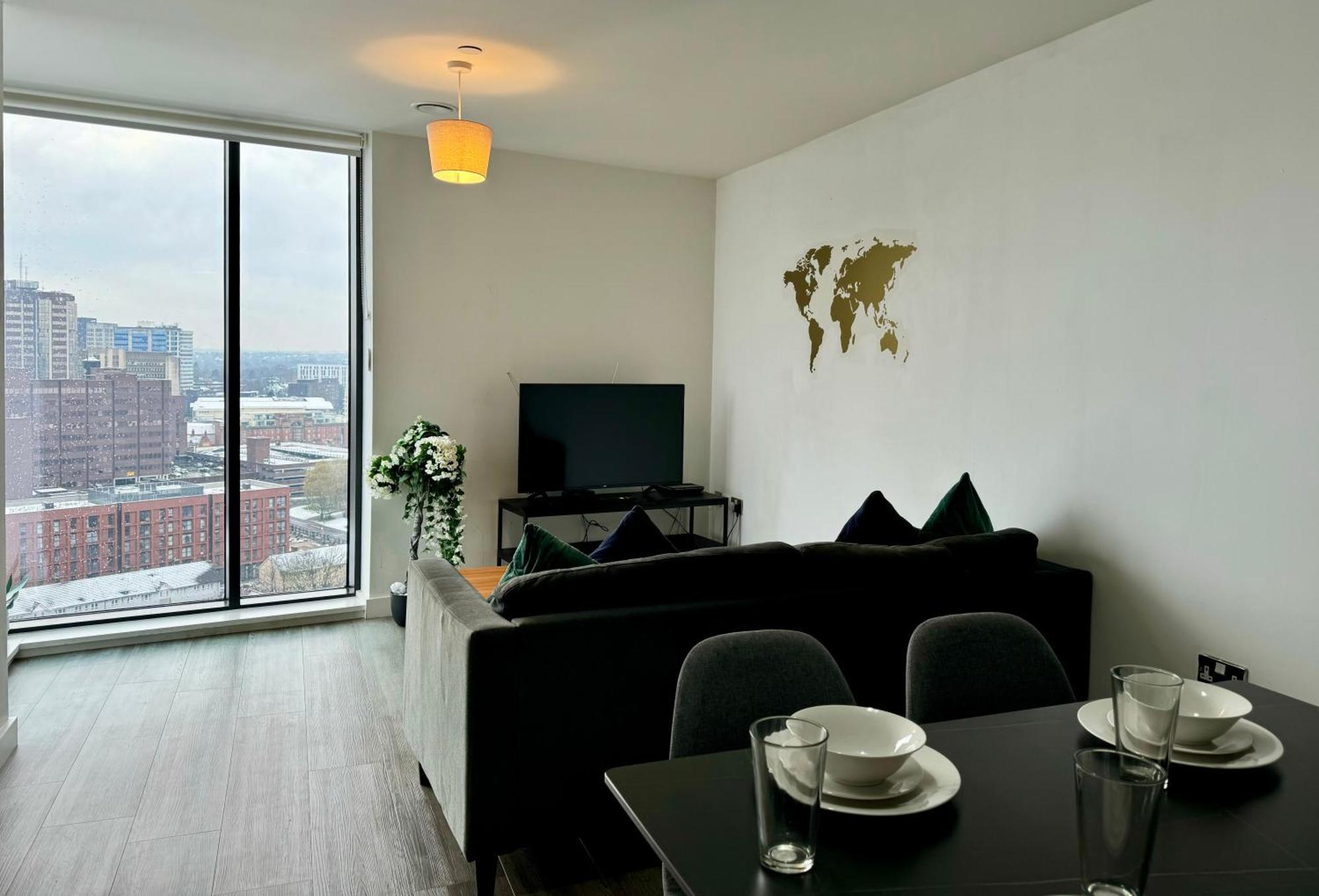 18th Floor 2 Bed 2 Bath Centre Penthouse With Gym & Netflix By Jvt Short Lets Apartment