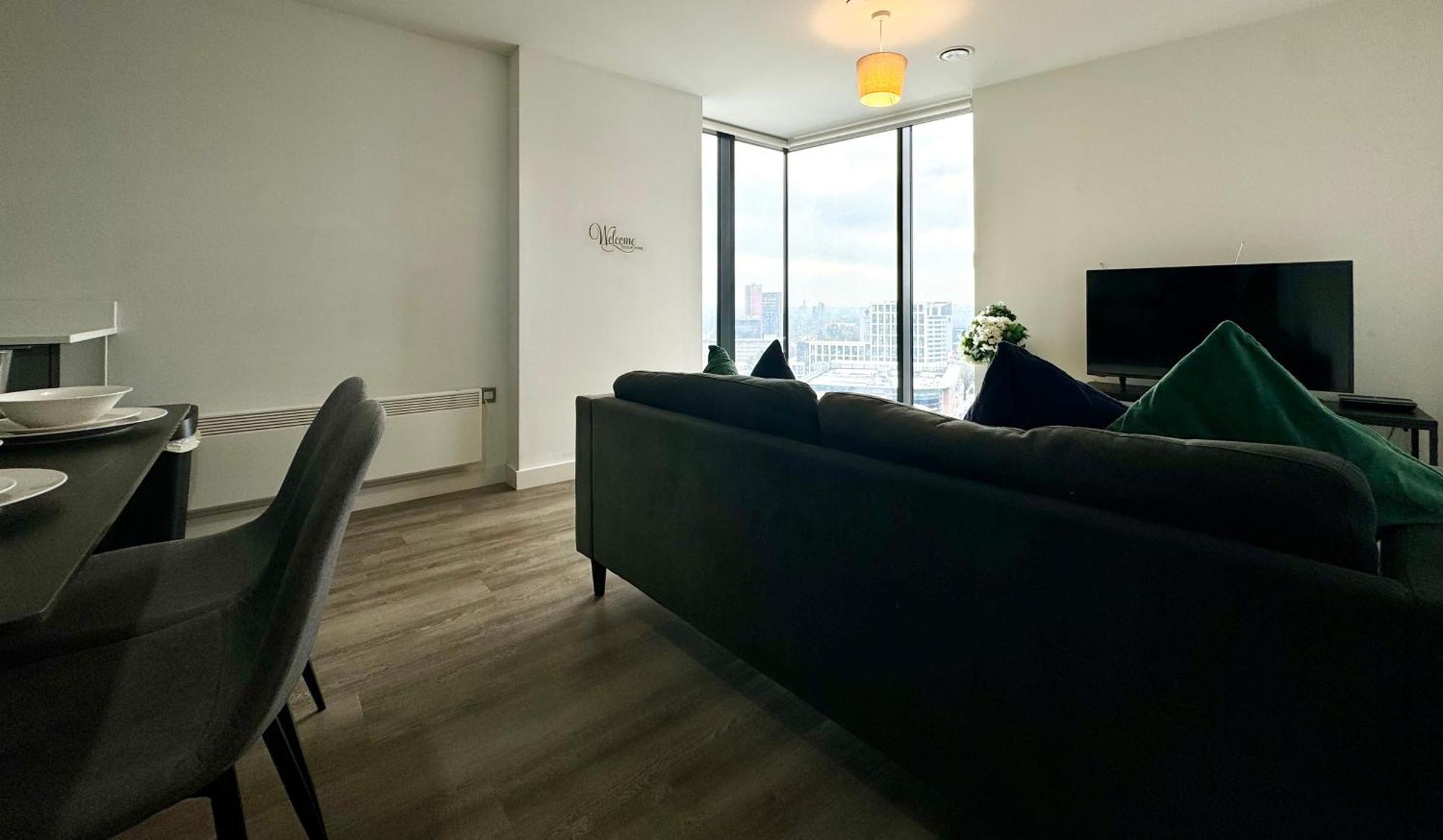 18th Floor 2 Bed 2 Bath Centre Penthouse With Gym & Netflix By Jvt Short Lets * Birmingham