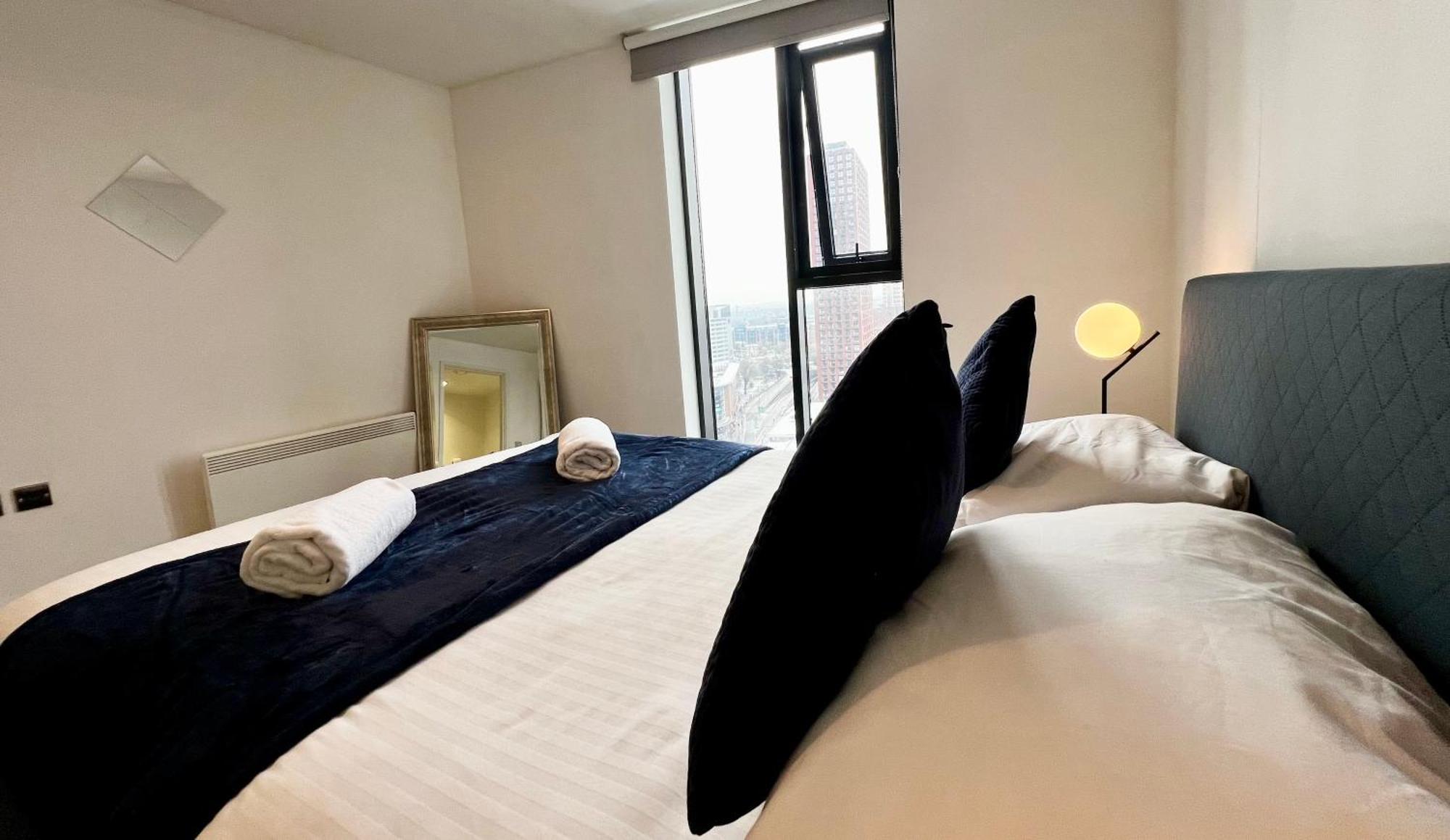 18th Floor 2 Bed 2 Bath Centre Penthouse With Gym & Netflix By Jvt Short Lets Apartment *