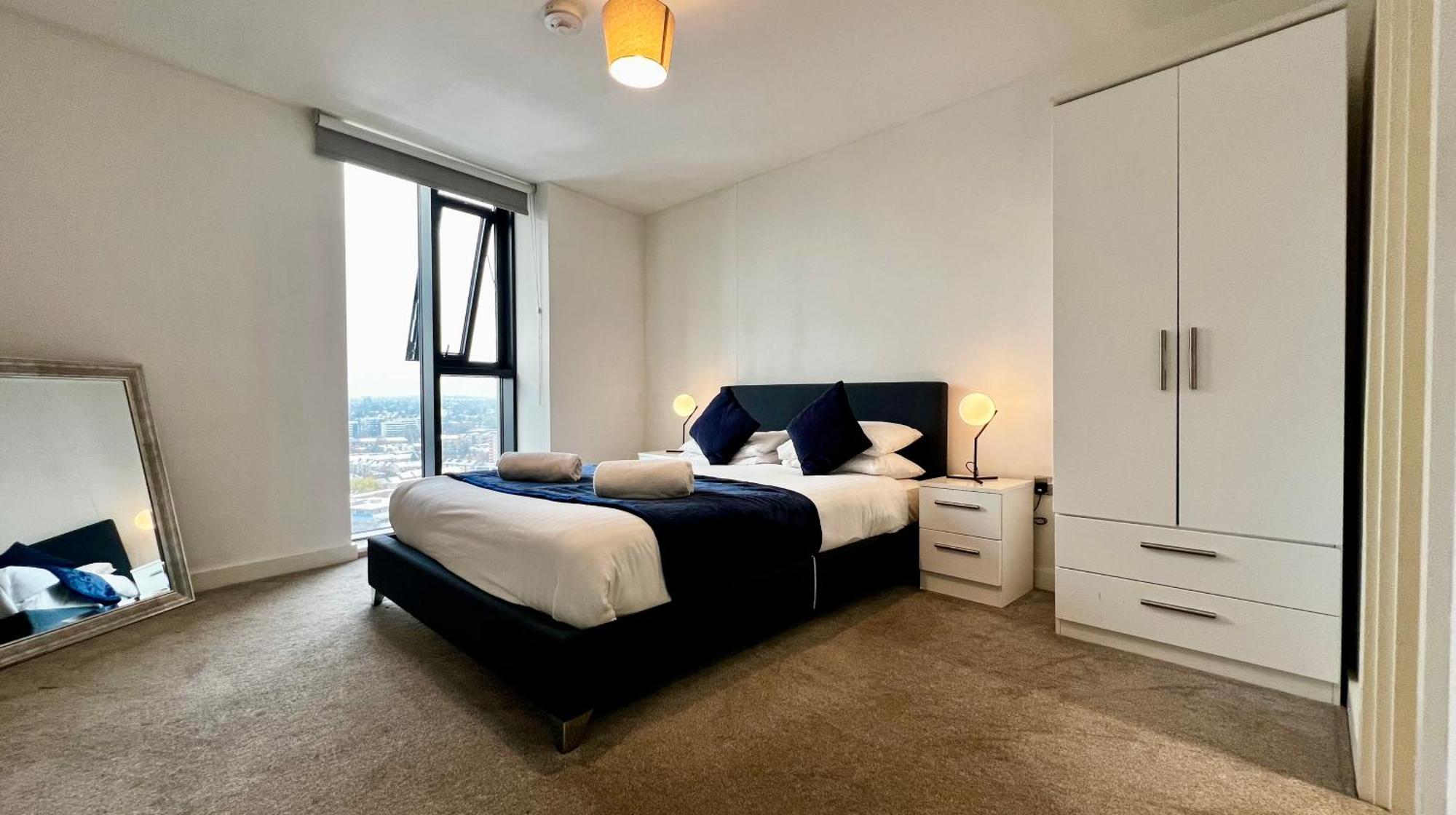 18th Floor 2 Bed 2 Bath Centre Penthouse With Gym & Netflix By Jvt Short Lets Apartment